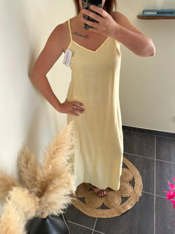 Robe dos nu à perles